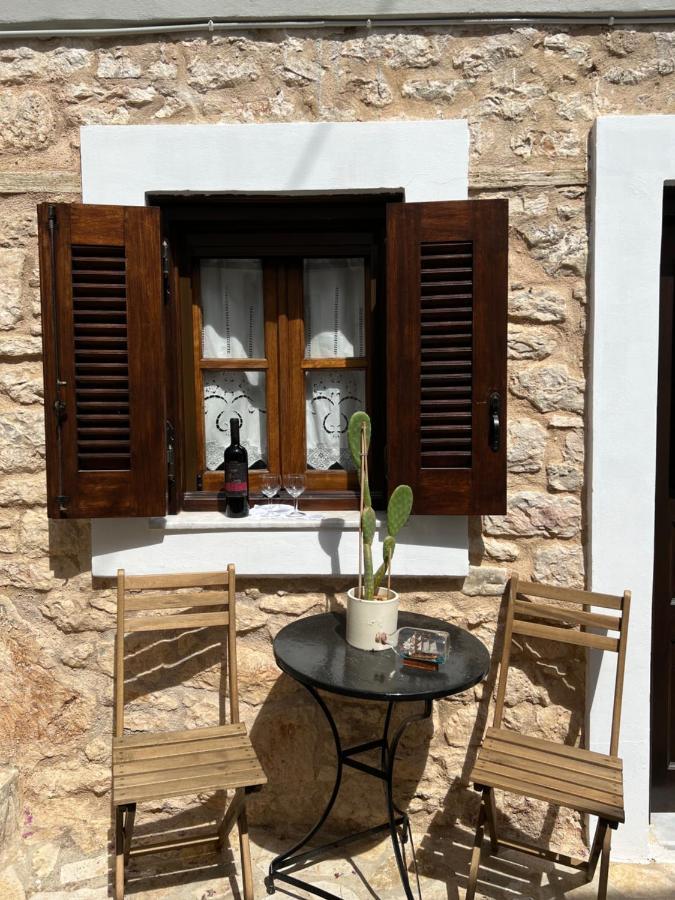 Luca'S Houses Chalki Town Buitenkant foto