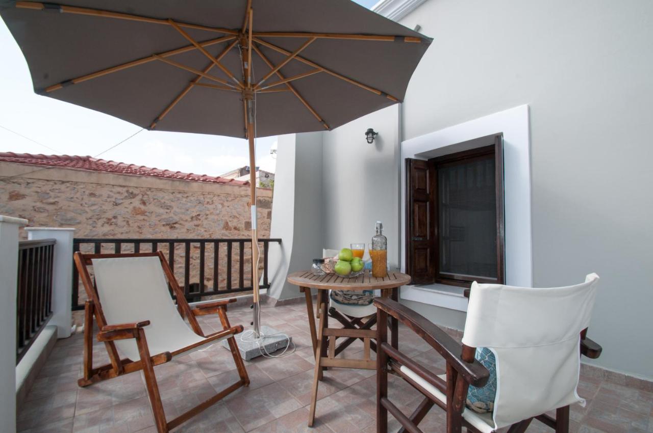 Luca'S Houses Chalki Town Buitenkant foto