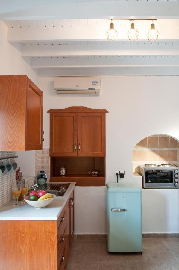 Luca'S Houses Chalki Town Buitenkant foto