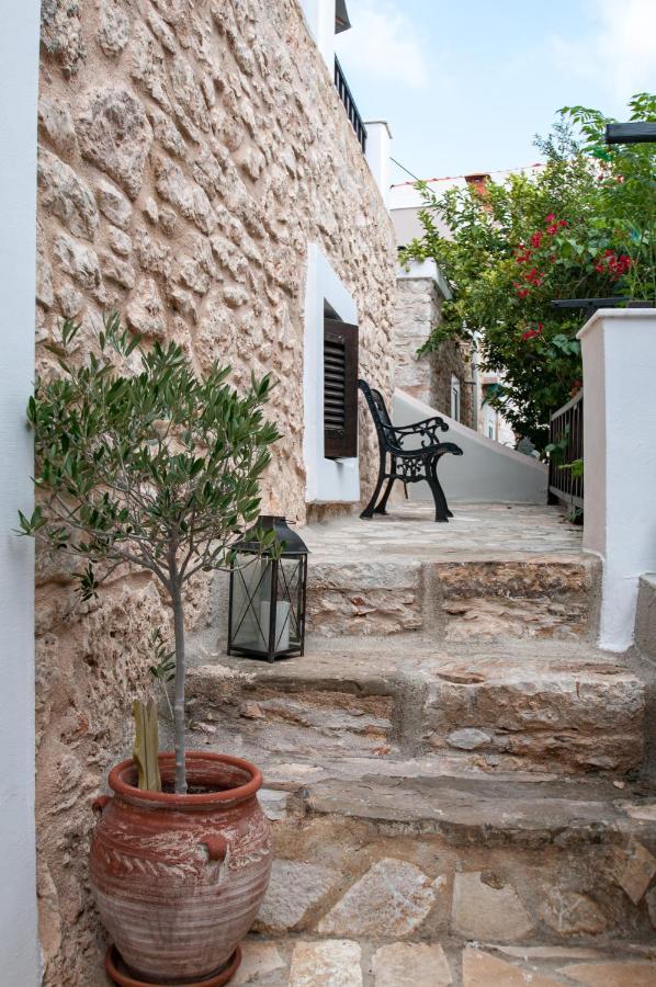 Luca'S Houses Chalki Town Buitenkant foto
