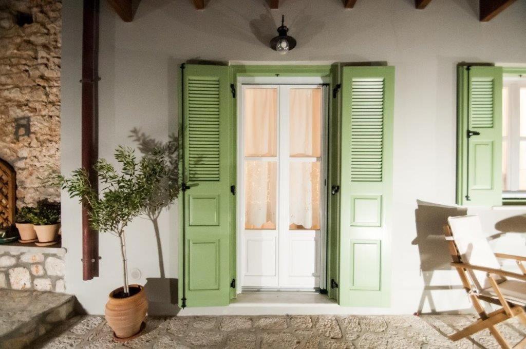 Luca'S Houses Chalki Town Buitenkant foto