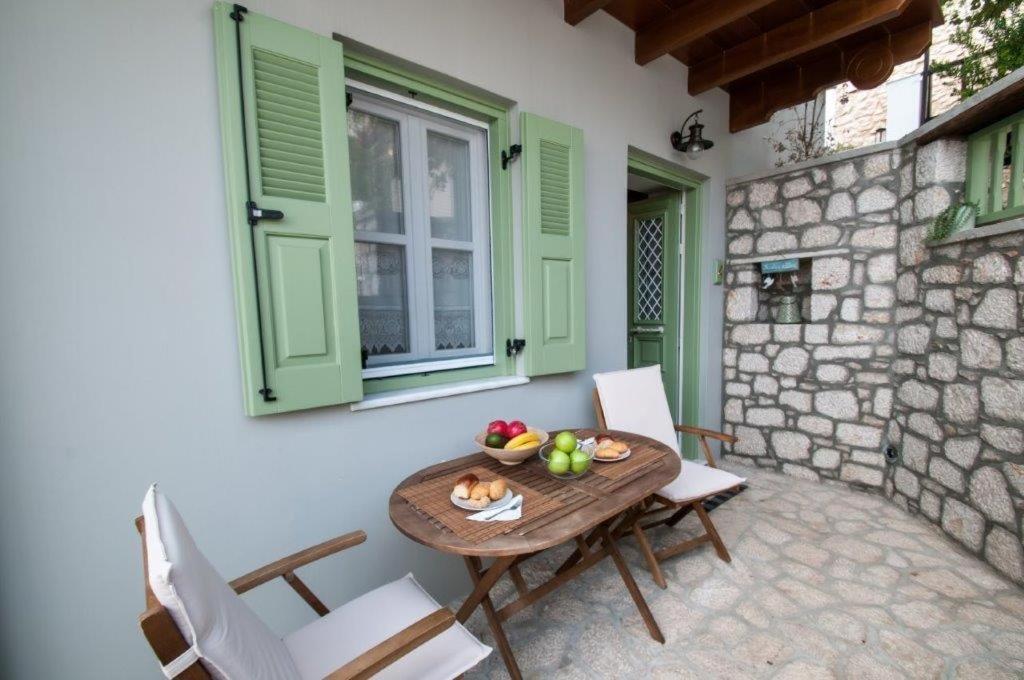Luca'S Houses Chalki Town Buitenkant foto