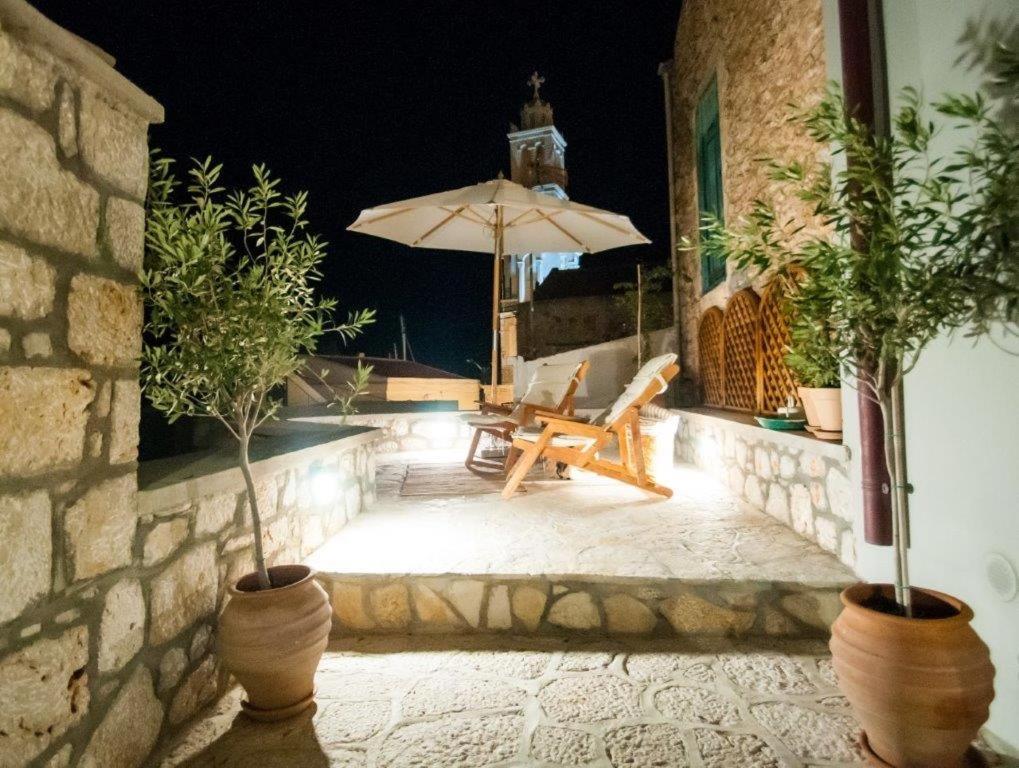 Luca'S Houses Chalki Town Buitenkant foto